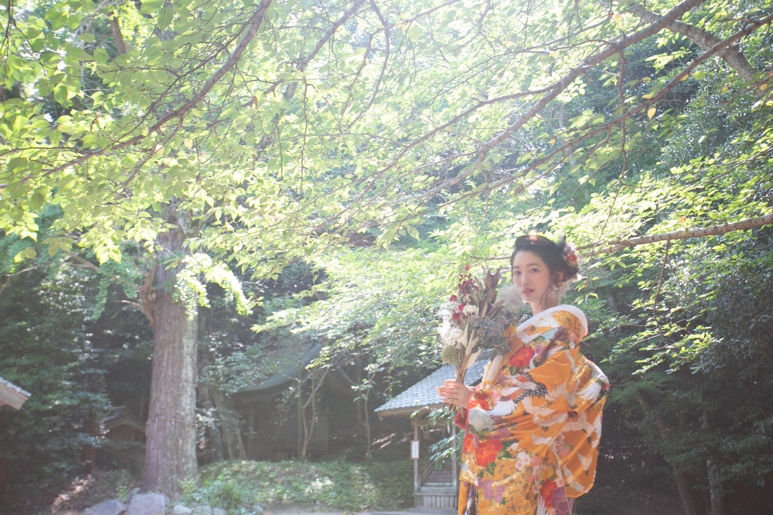 庭園での着物姿
